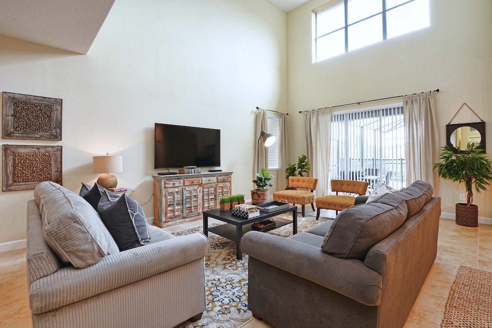 Photo of Livingroom in Lindfields