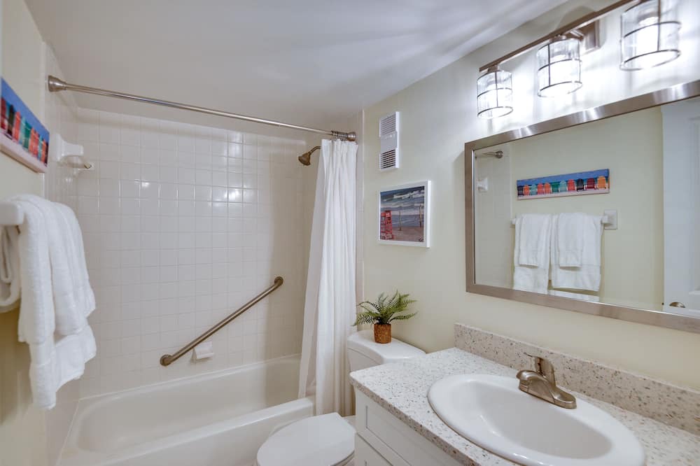 Photo of Bathroom in Point East