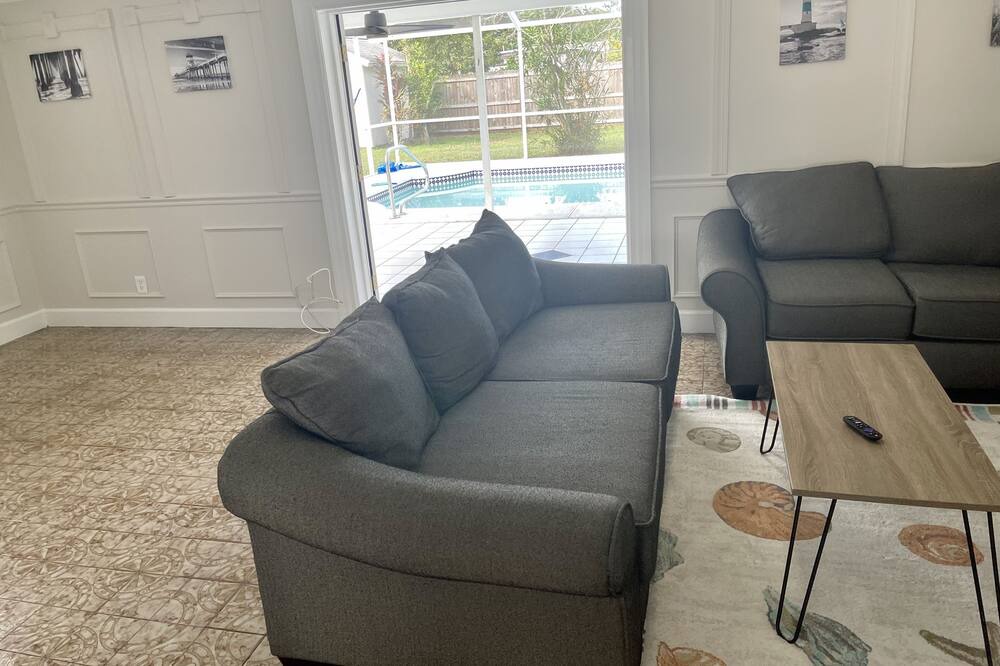 Photo of Livingroom in Oakford Park
