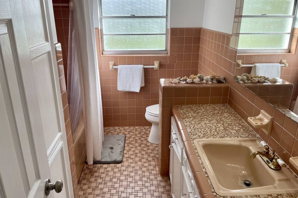 Photo of Bathroom in Oakford Park