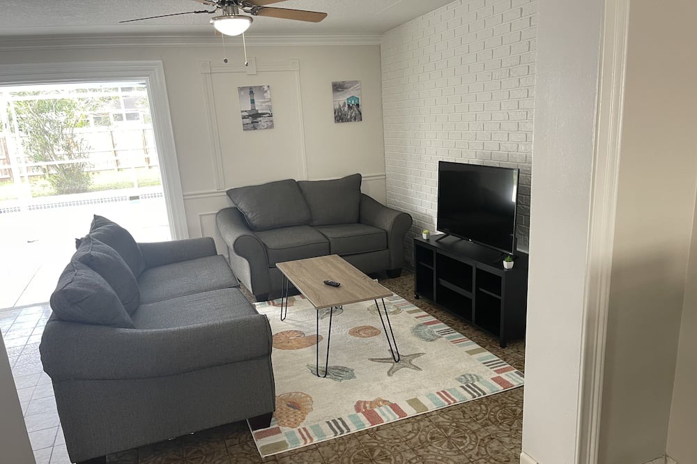 Photo of Livingroom in Oakford Park