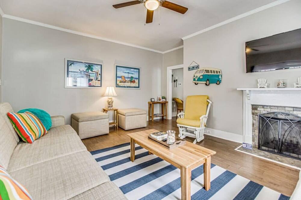 Photo of Livingroom in East Hill
