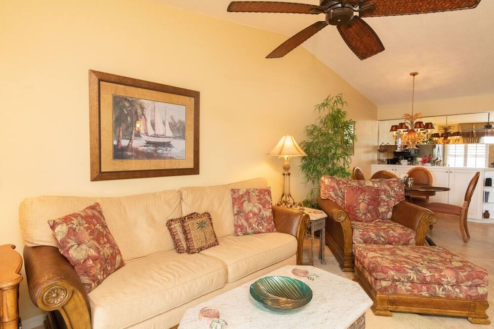 Photo of Livingroom in Hammock Bay