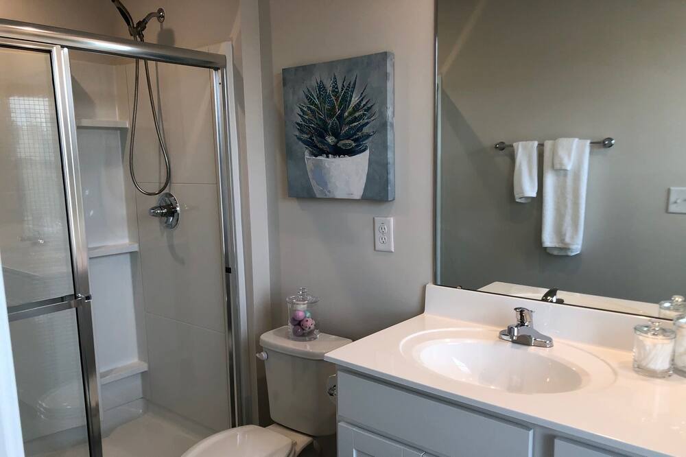 Photo of Bathroom in Kipling
