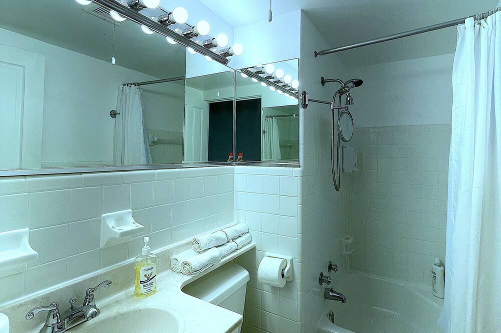 Photo of Bathroom in Bostwick Park