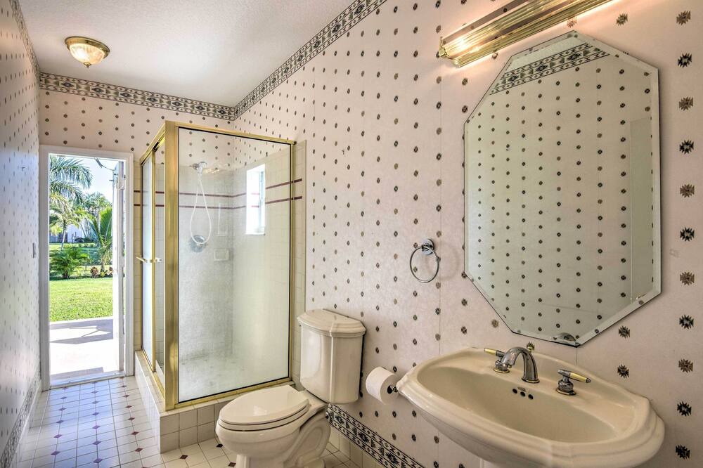 Photo of Bathroom in Southwest Ranches
