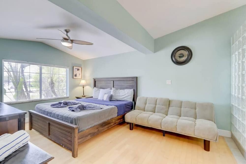 Photo of Others in Poinsettia Heights