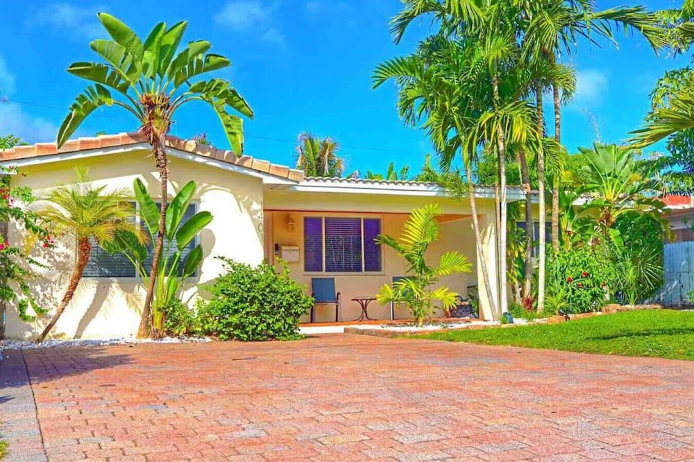 Photo of Patio Balcony in Poinsettia Heights