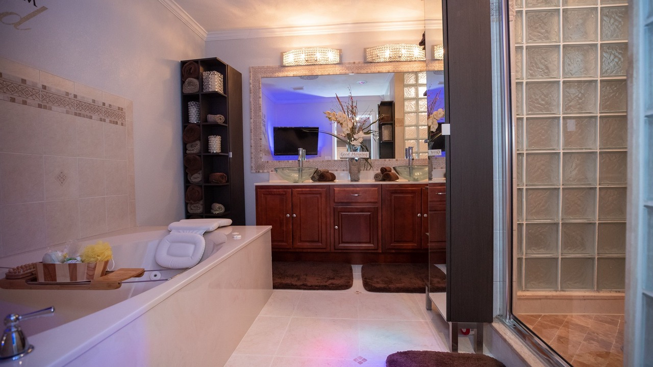 Photo of Bathroom in Tropic
