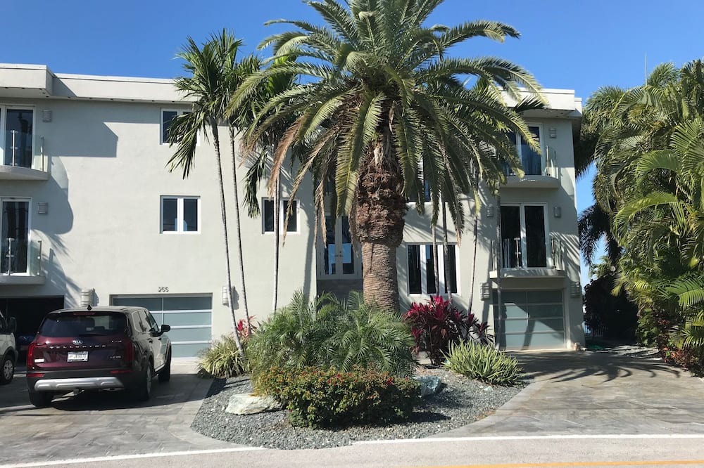 Photo of Outdoor in Coury