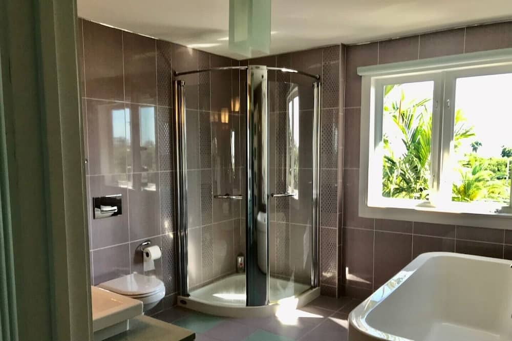 Photo of Bathroom in Coury