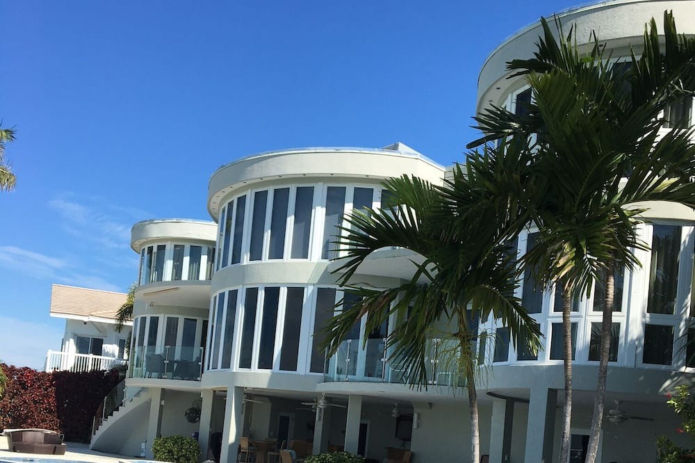 Photo of Outdoor in Coury