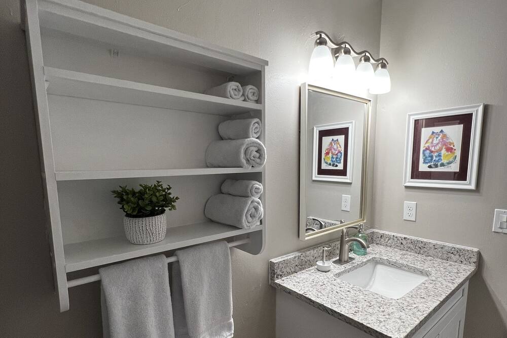 Photo of Bathroom in Candler