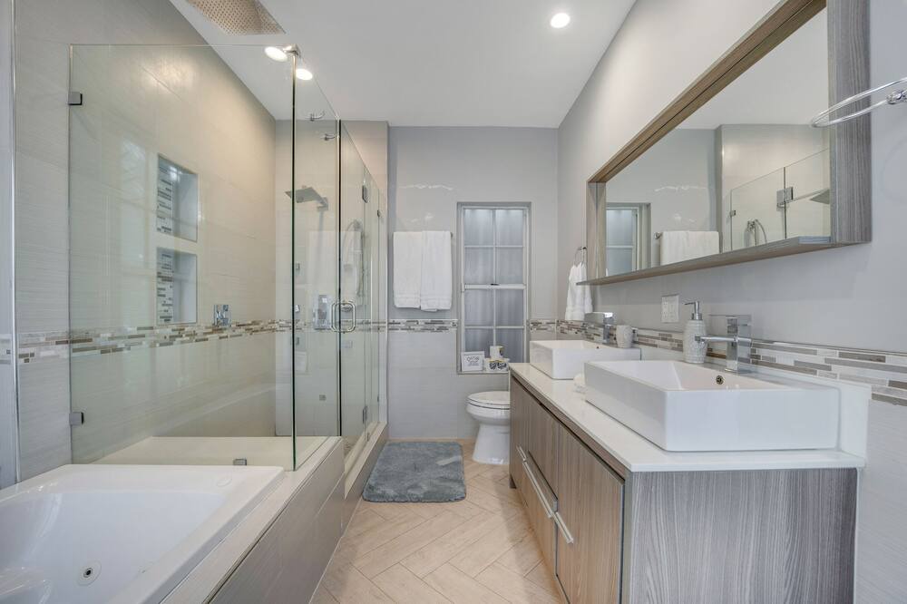 Photo of Bathroom in The Roads