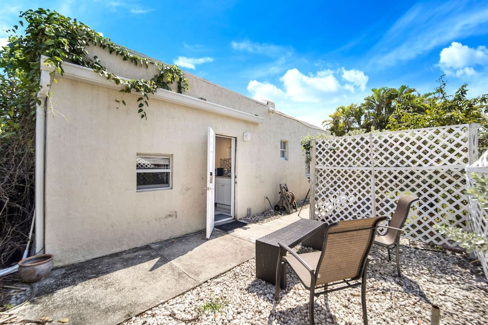 Photo of Patio Balcony in The Roads