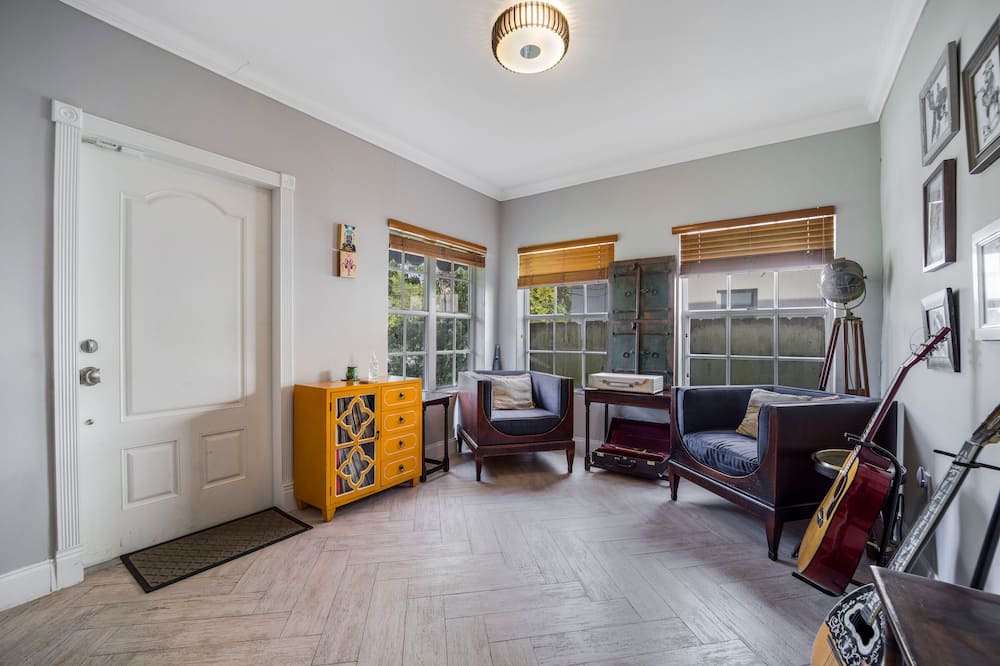 Photo of Livingroom in The Roads