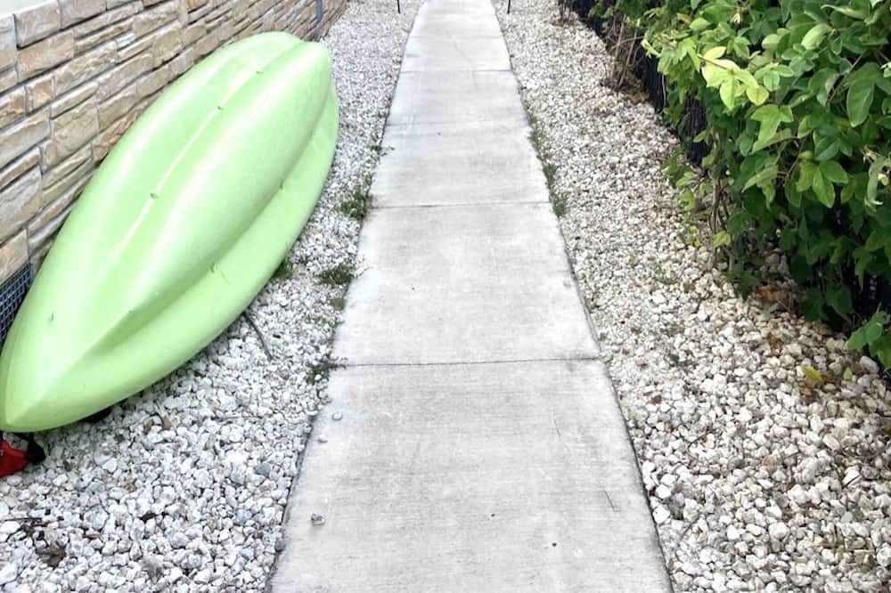 Photo of Outdoor in The Roads