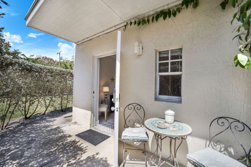 Photo of Patio Balcony in The Roads