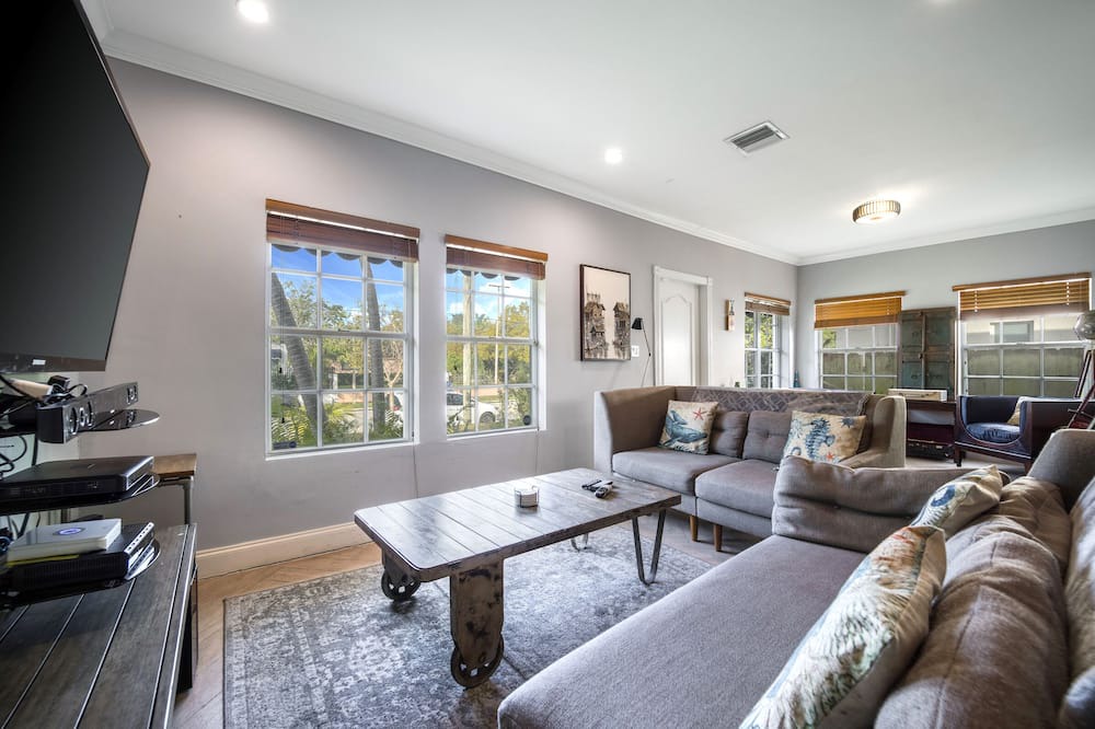 Photo of Livingroom in The Roads