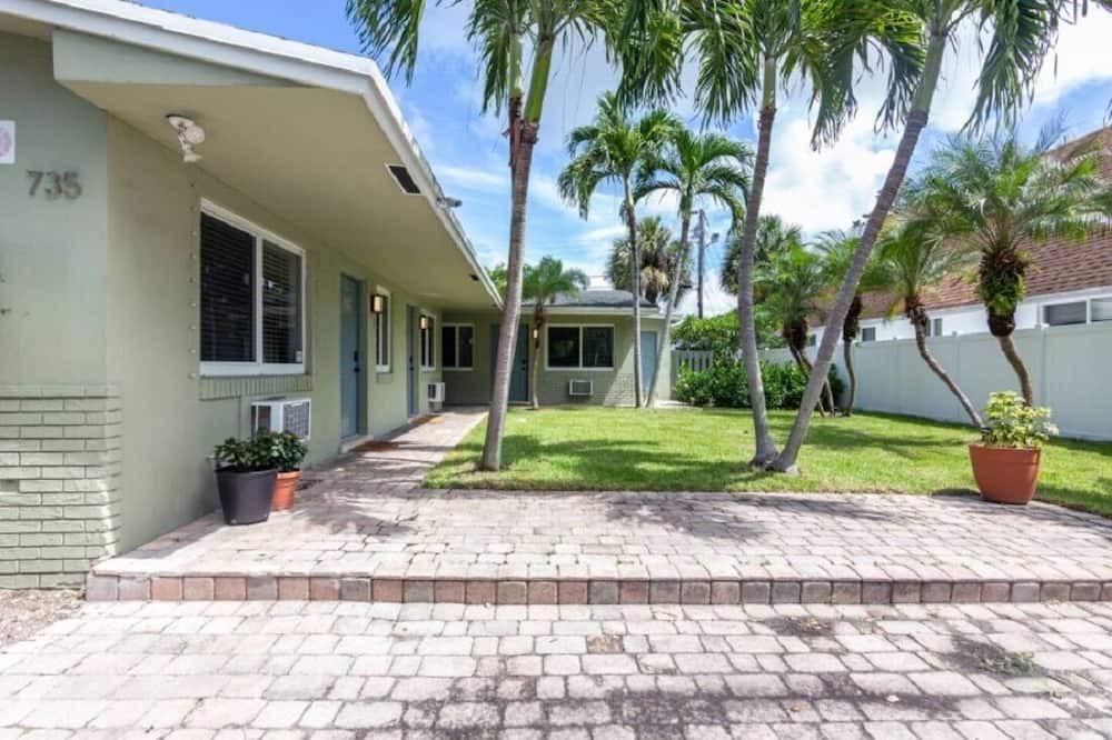 Photo of Outdoor in Poinsettia Heights
