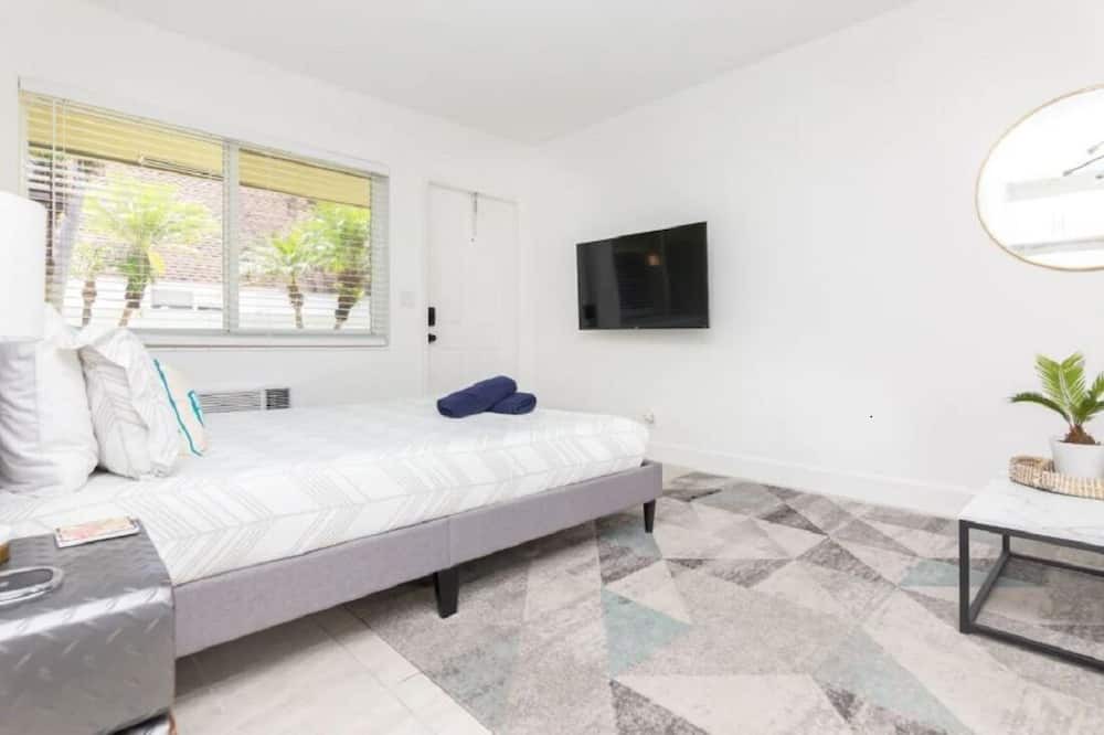 Photo of Outdoor in Poinsettia Heights