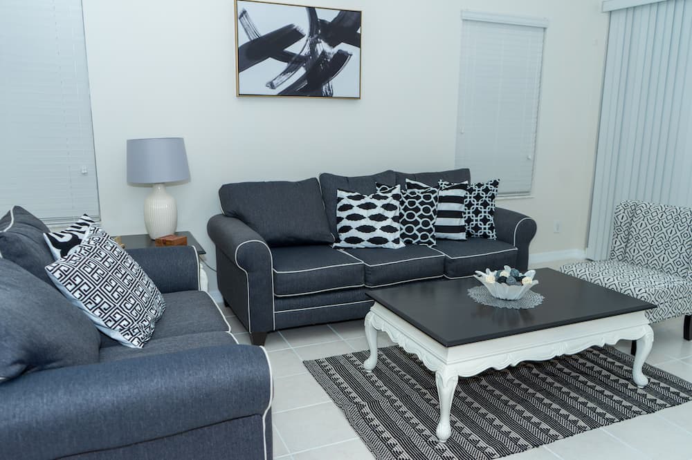 Photo of Livingroom in Tuscan Ridge