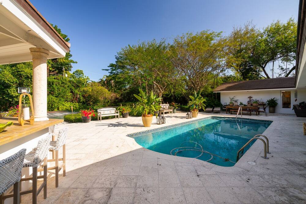 Photo of Outdoor in Pinecrest