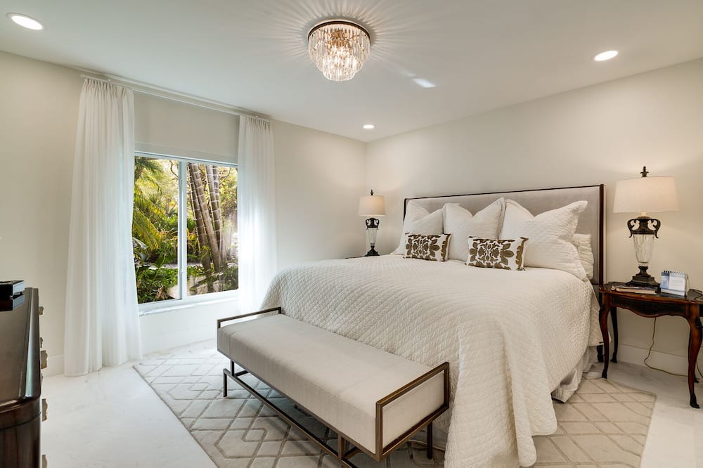 Photo of Bedroom in Pinecrest