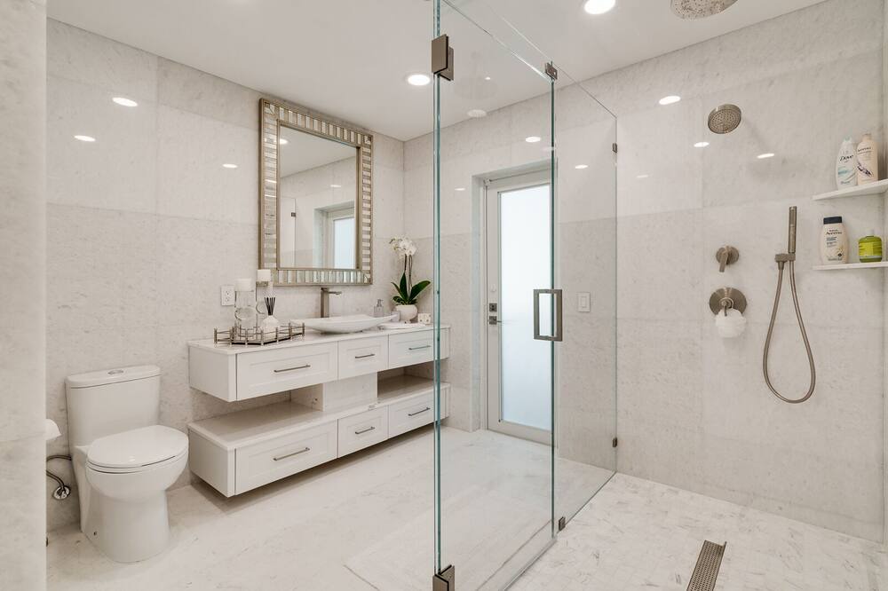 Photo of Bathroom in Pinecrest