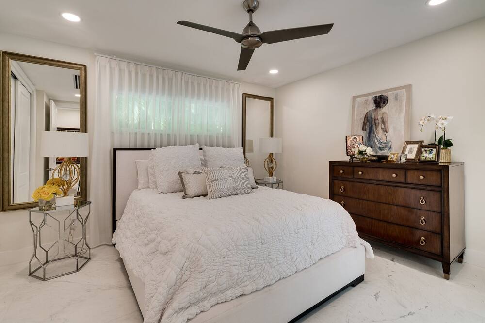 Photo of Bedroom in Pinecrest