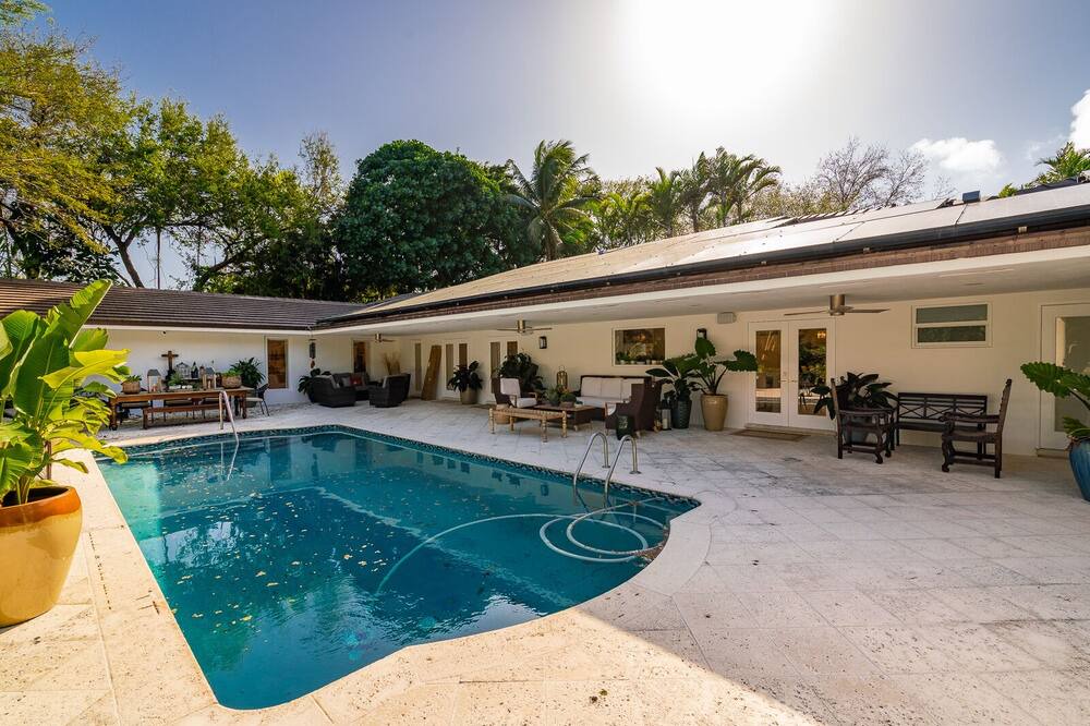 Photo of Outdoor in Pinecrest