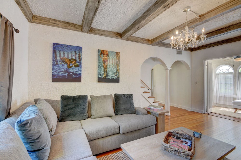 Photo of Livingroom in Old Northwood