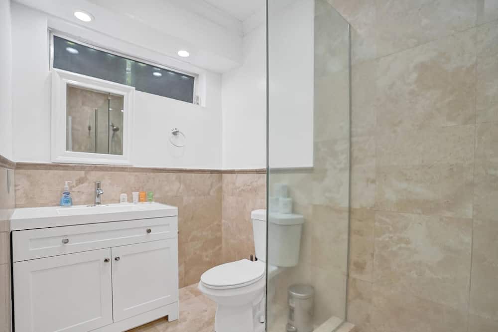 Photo of Bathroom in Bay Harbor Islands