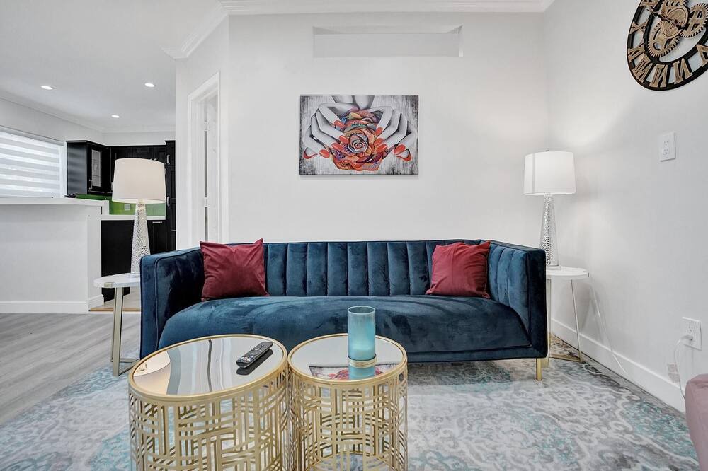 Photo of Livingroom in Bay Harbor Islands