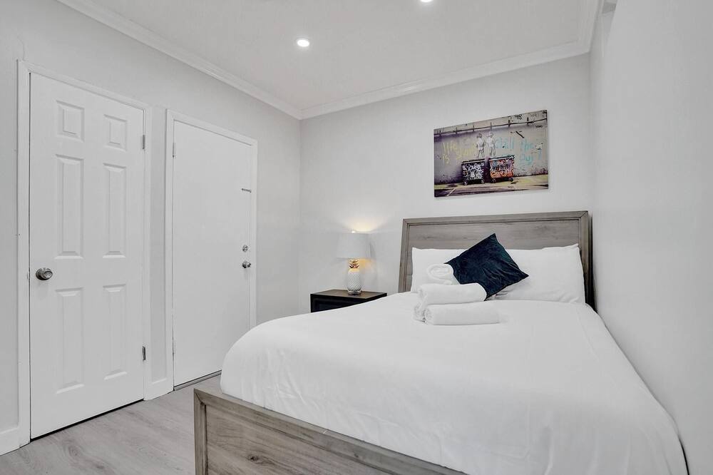 Photo of Bedroom in Bay Harbor Islands