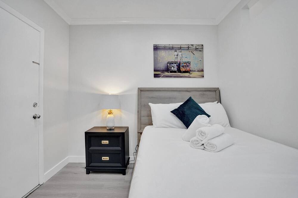 Photo of Bedroom in Bay Harbor Islands