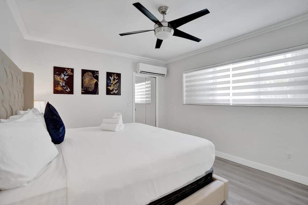 Photo of Bedroom in Bay Harbor Islands