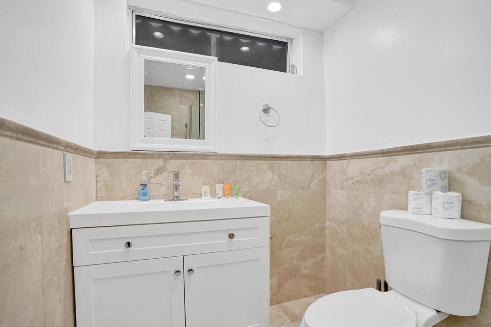 Photo of Bathroom in Bay Harbor Islands