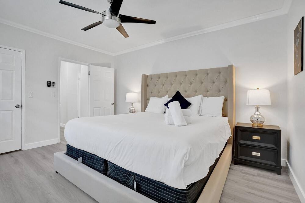 Photo of Bedroom in Bay Harbor Islands
