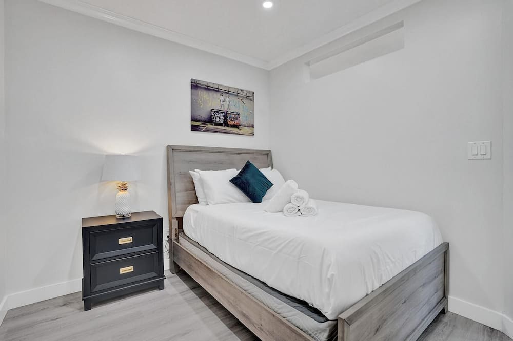 Photo of Bedroom in Bay Harbor Islands