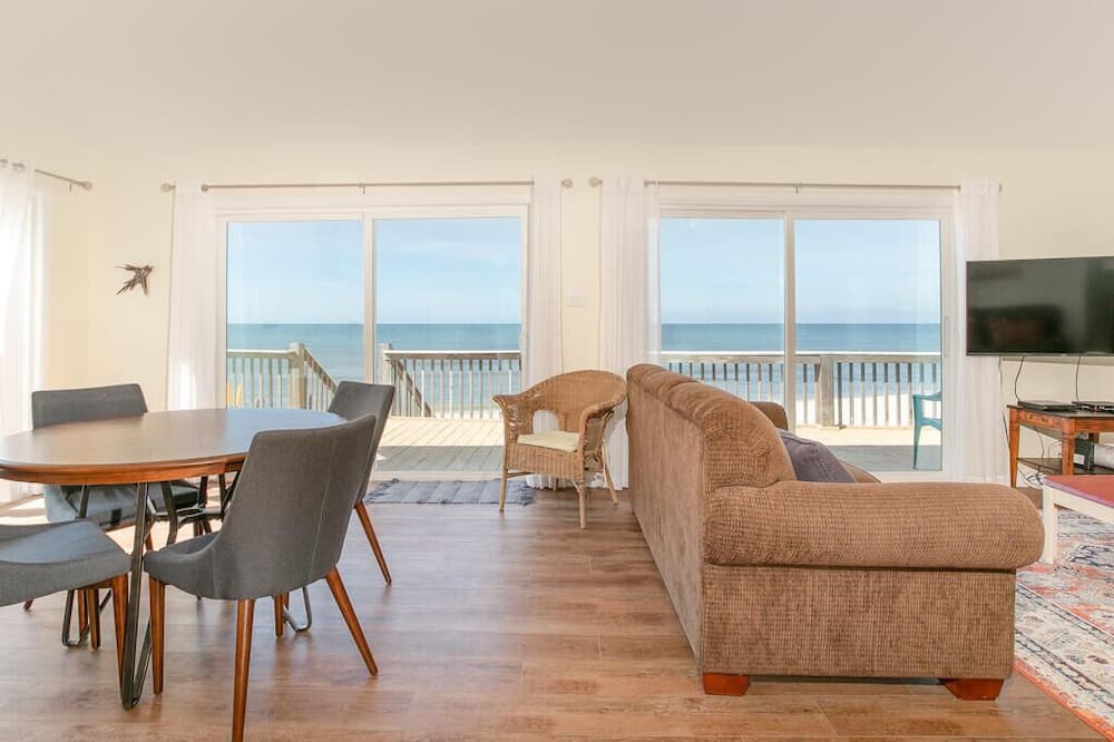Photo of Livingroom in Surf Side Shores