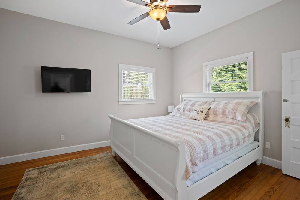 Photo of Bedroom in Hartwell