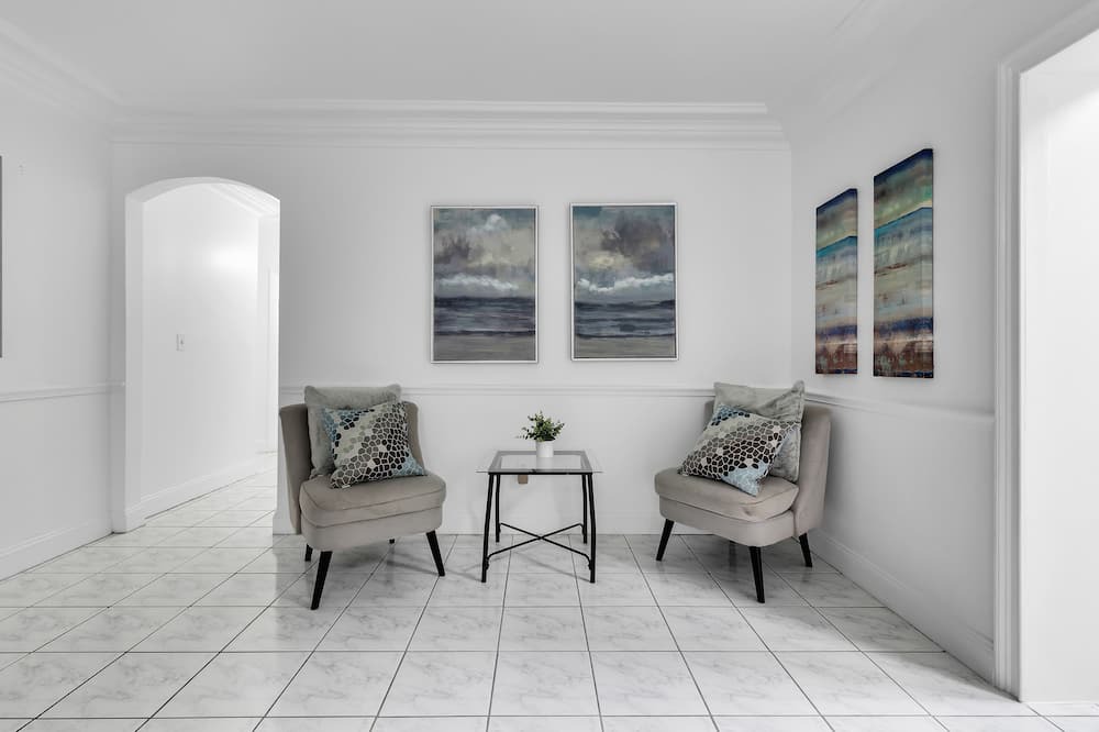 Photo of Livingroom in The Roads