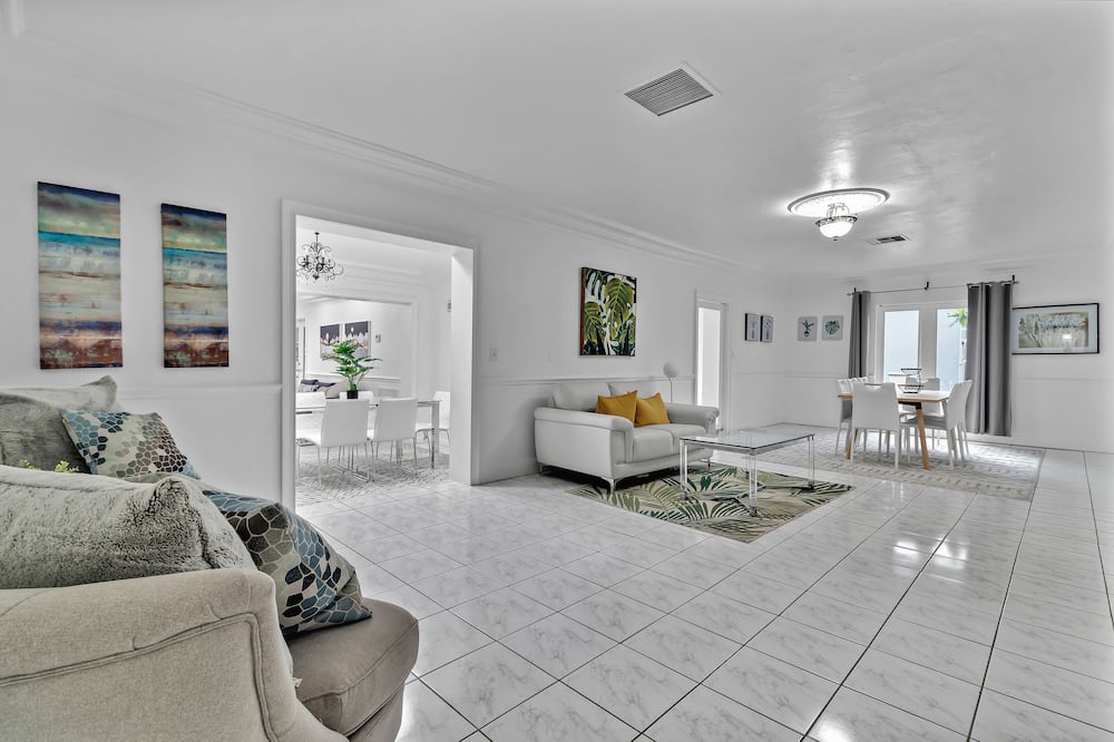 Photo of Livingroom in The Roads