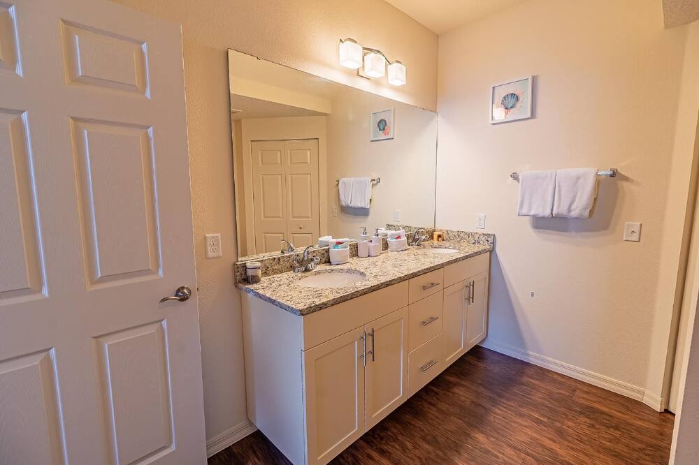 Photo of Bathroom in Lindfields