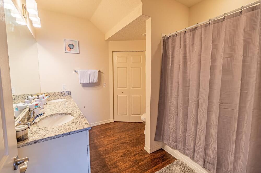 Photo of Bathroom in Lindfields