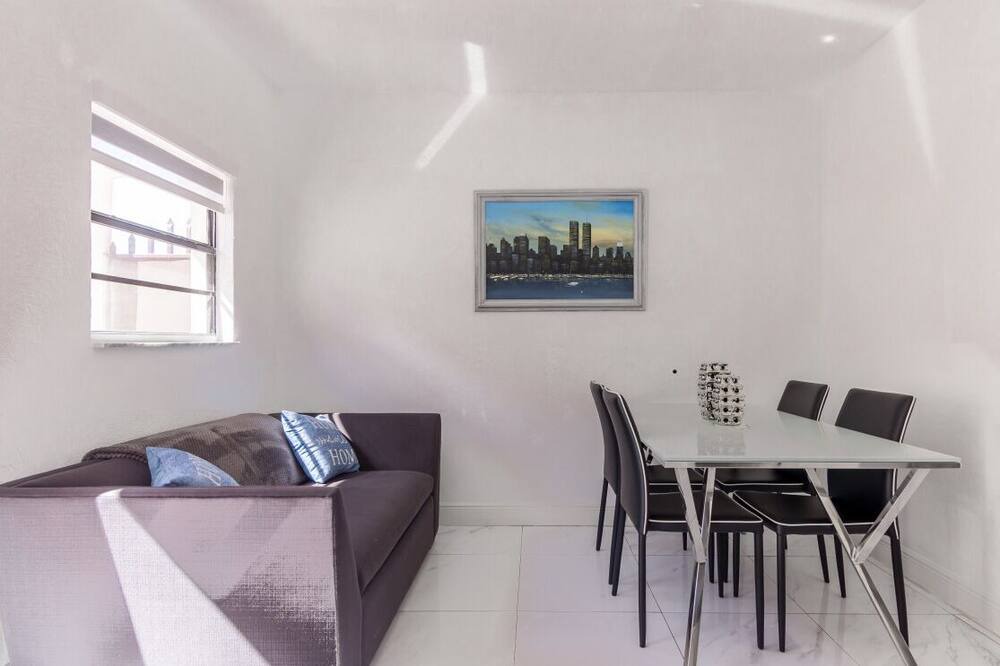 Photo of Livingroom in Tamiami