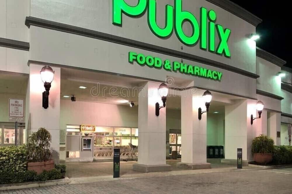 Photo of Outdoor in Tamiami