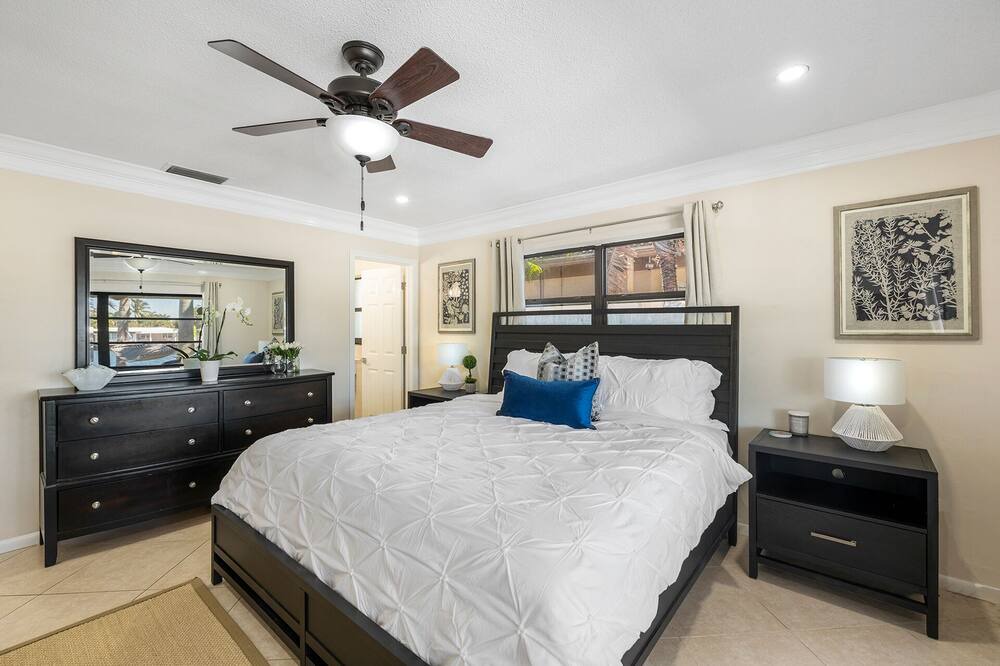 Photo of Bedroom in Santa Barbara Estates