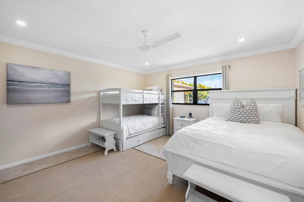 Photo of Bedroom in Santa Barbara Estates